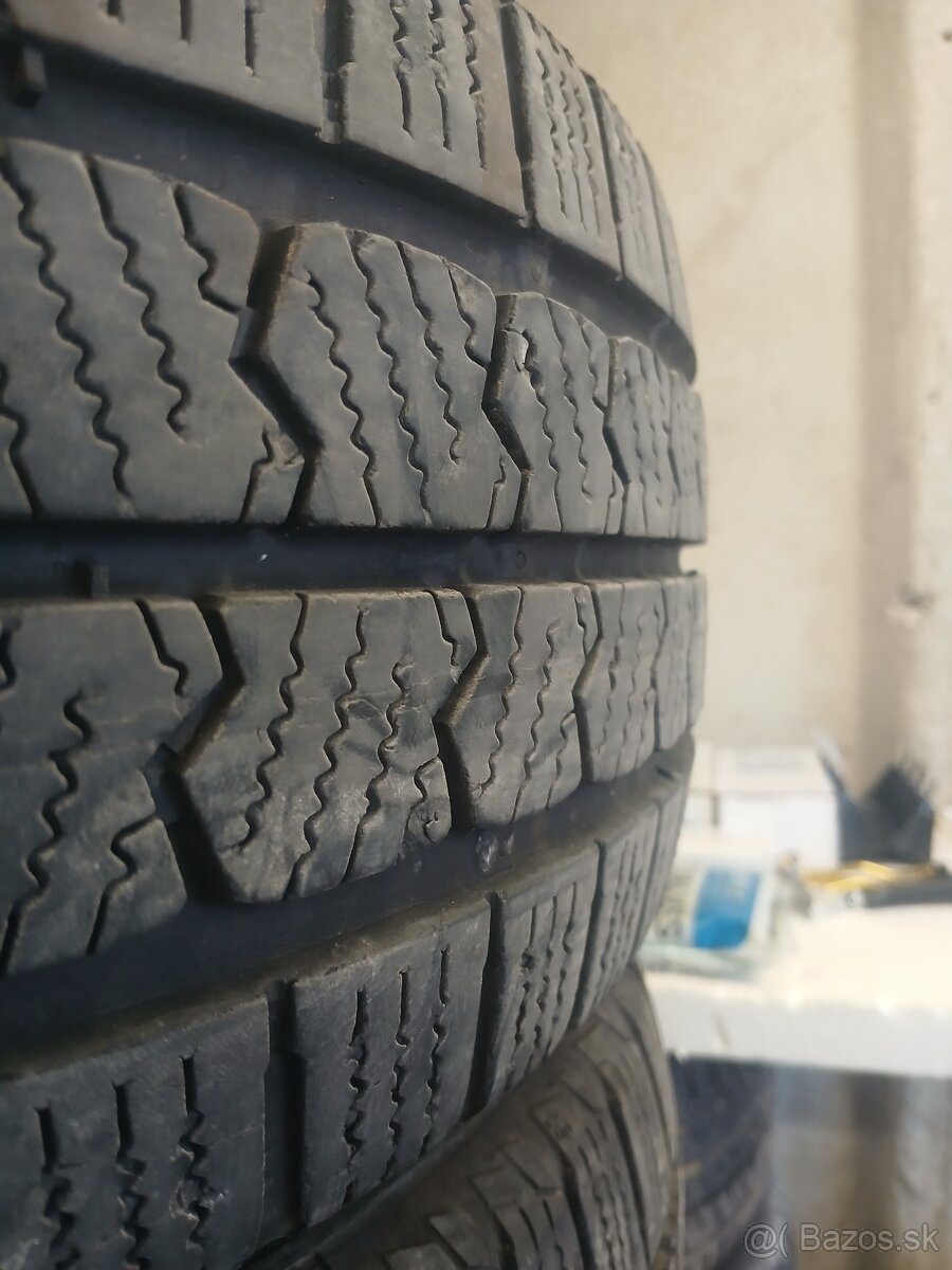 Predám 2ks pneu 195/60 R16c - 2