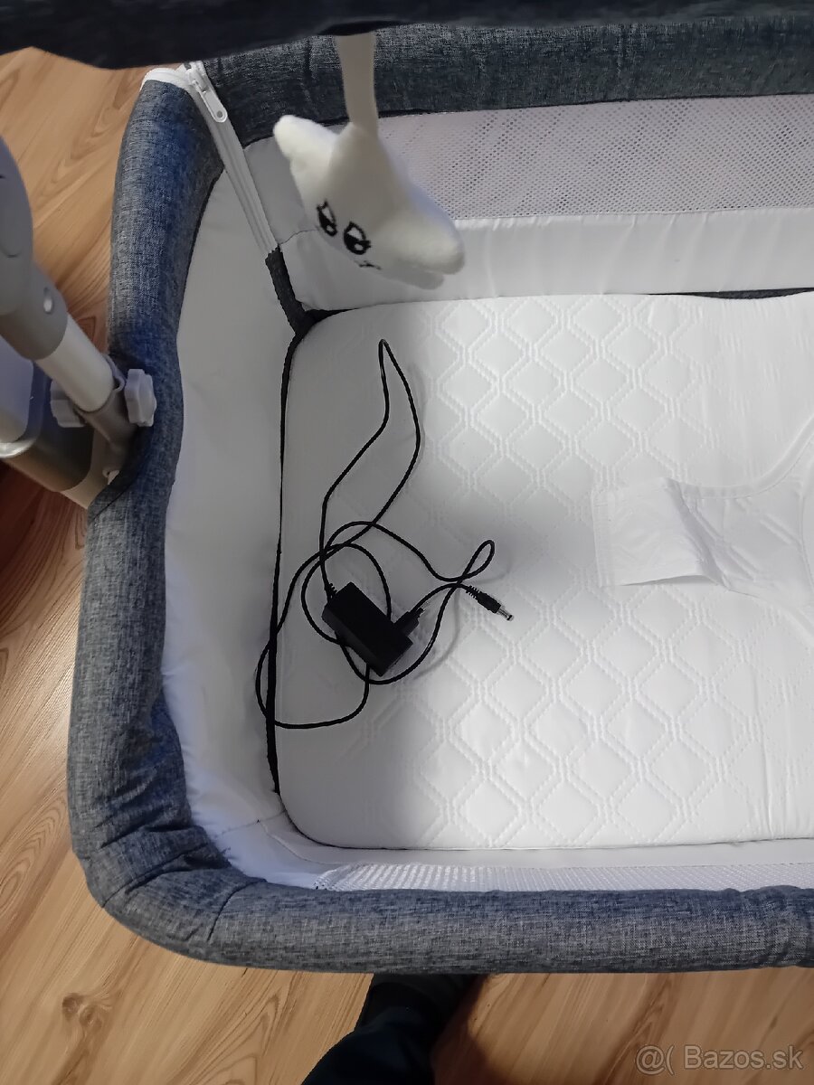 Detska automatická hojdacia postieľka - 2