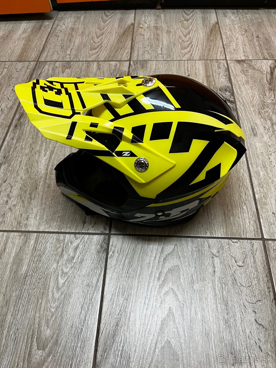 Motocrossova prilba - 2