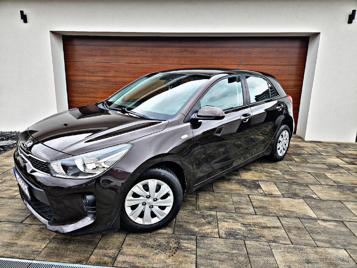Kia Rio/2018/1.Majitel/Servisná knižka - 2