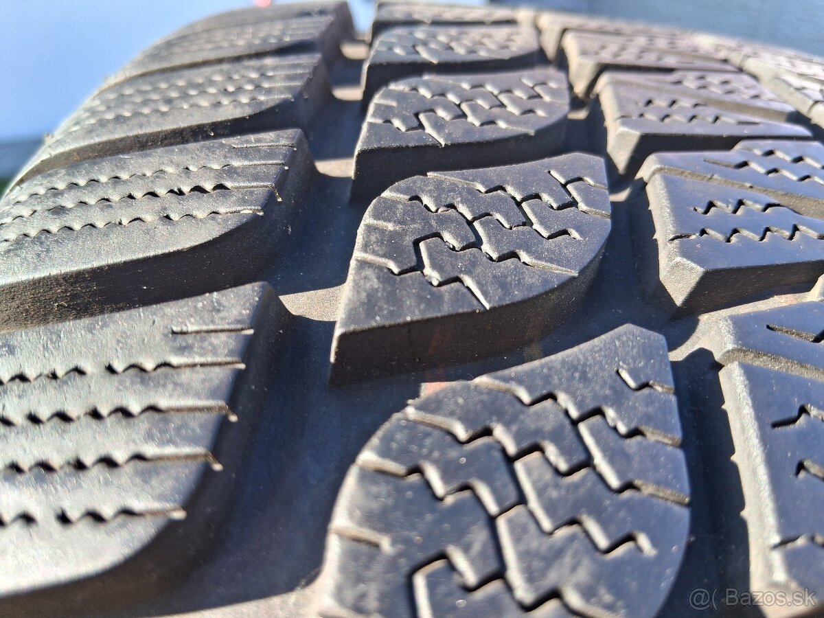 215/45 r17 zimne pneumatiky - 2