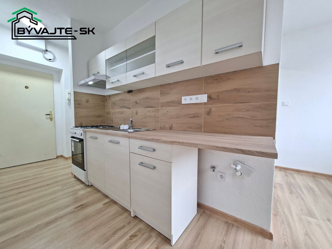 Jednoizbový byt s balkónom a parkovacím miestom v Prievidzi, - 2