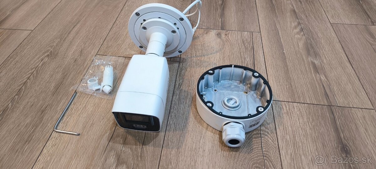 Hikvision 4Mpx IP kamera DS-2CD2047G2-L + podložka - 2