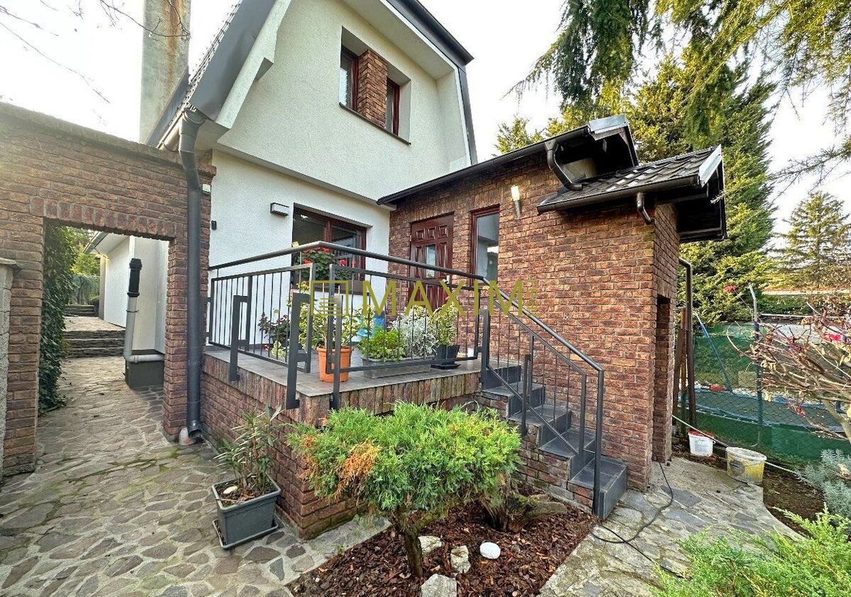 Ponúkame na predaj útulný 3-izbový rodinný dom v tichej a vy - 2