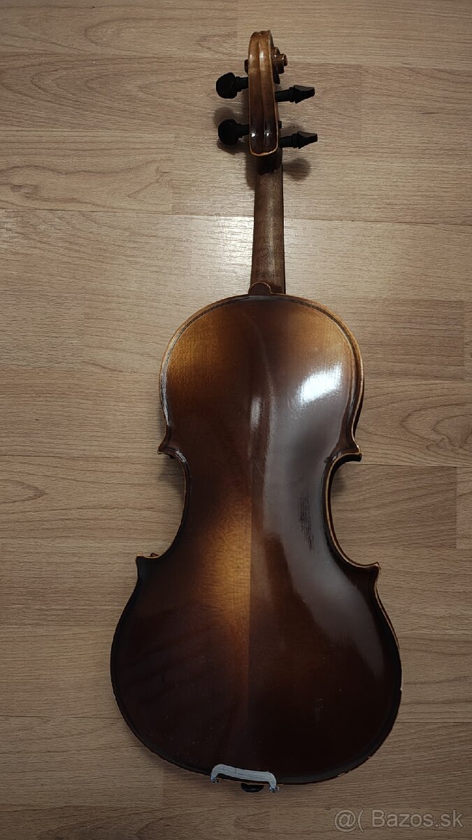 1/2 husle Cremona Luby
- 2