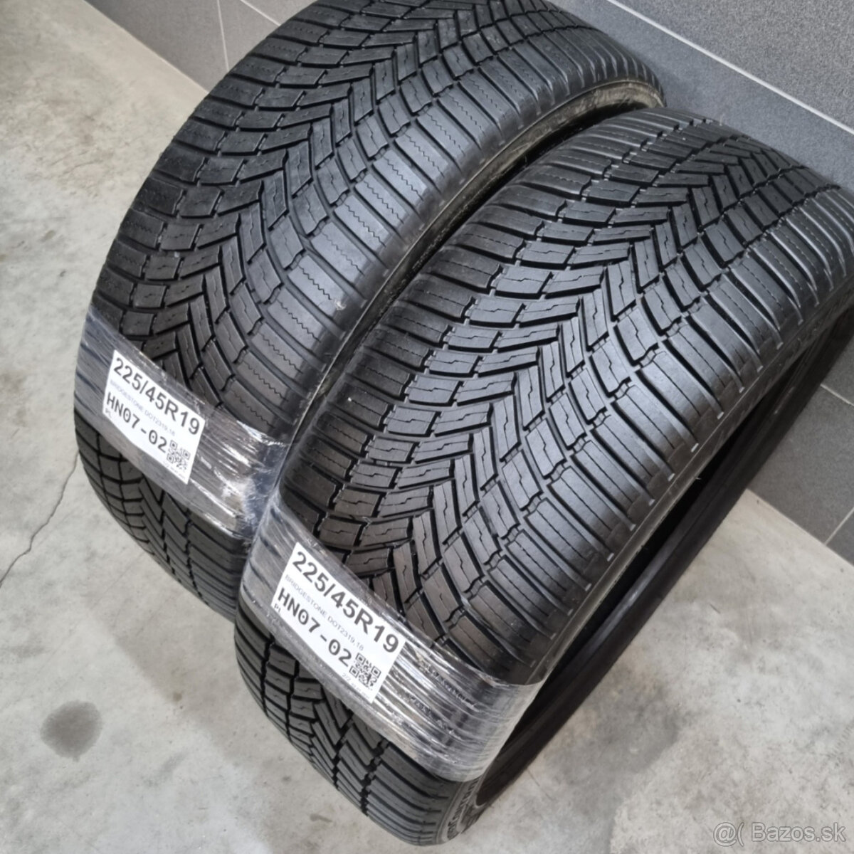 Letné pneumatiky 225/45 R19 BRIDGESTONE - 2