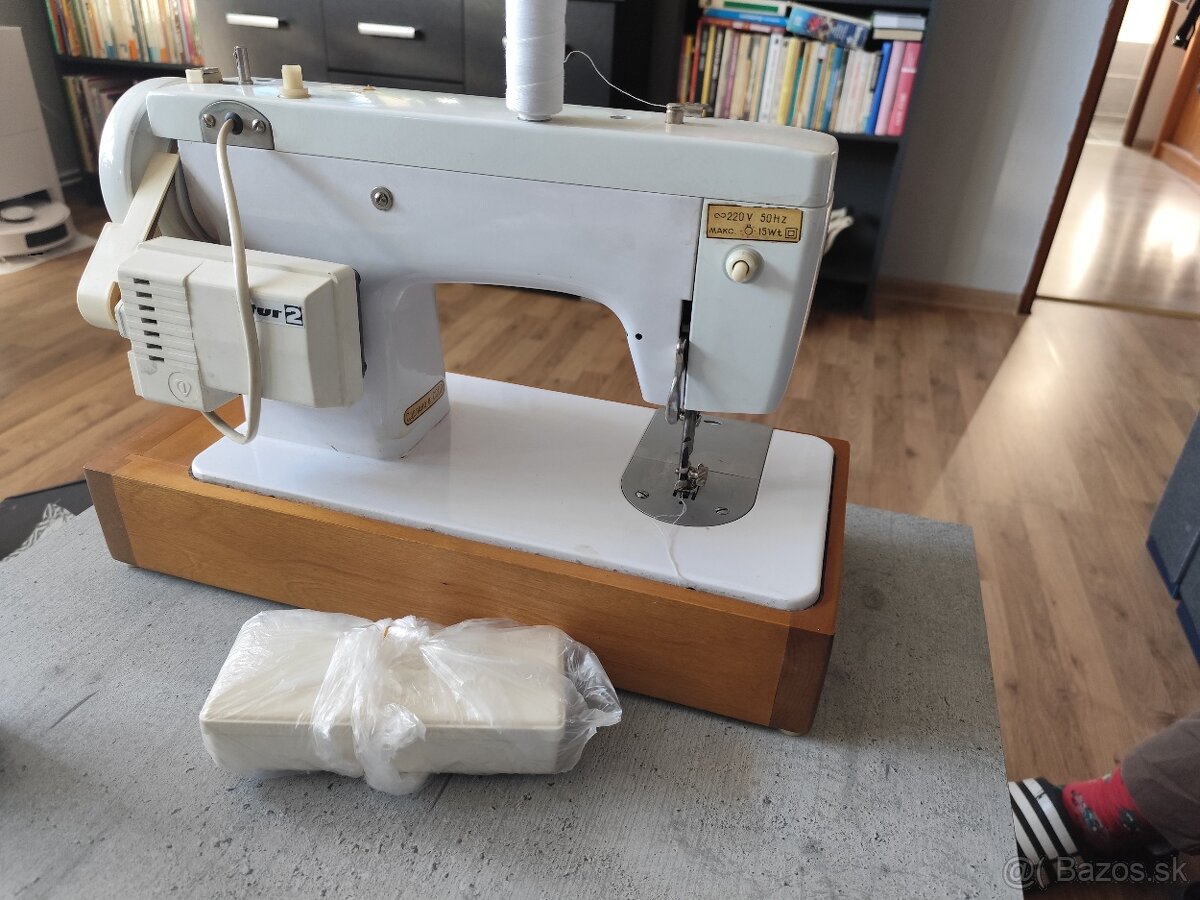 Šijací stroj Čajka - 2