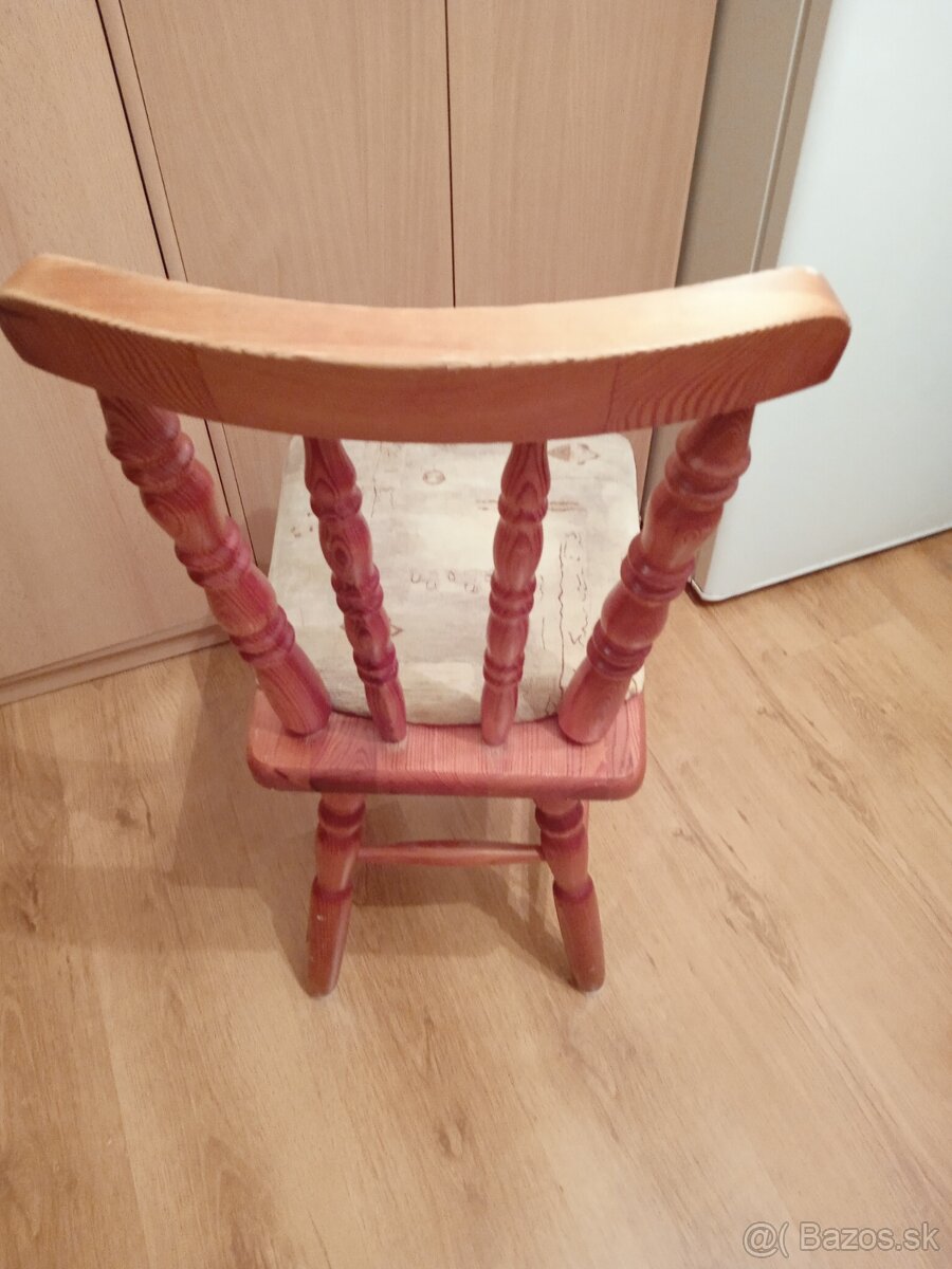 Predám štyri kuchynské stoličky. - 2