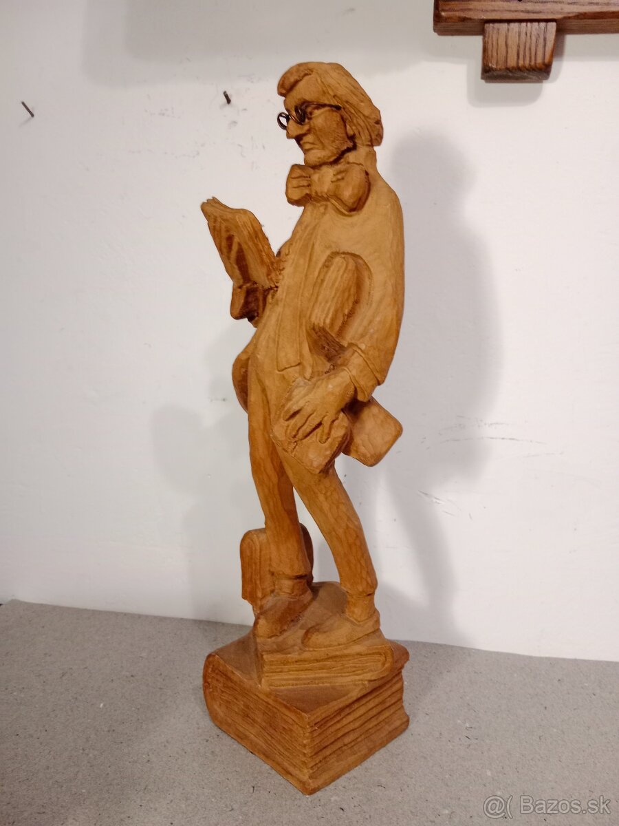 Knihomol je dřevěná - 2