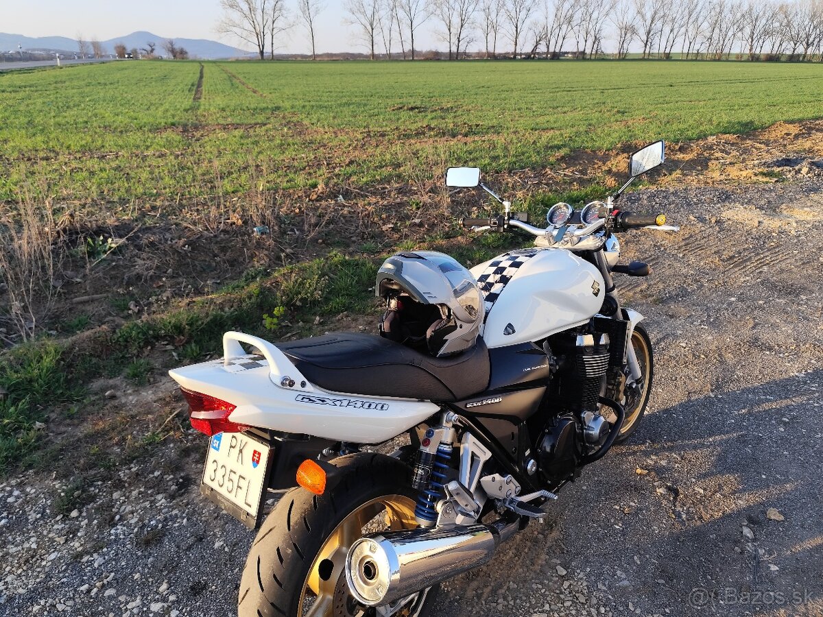 Suzuki GSX 1400 - 2