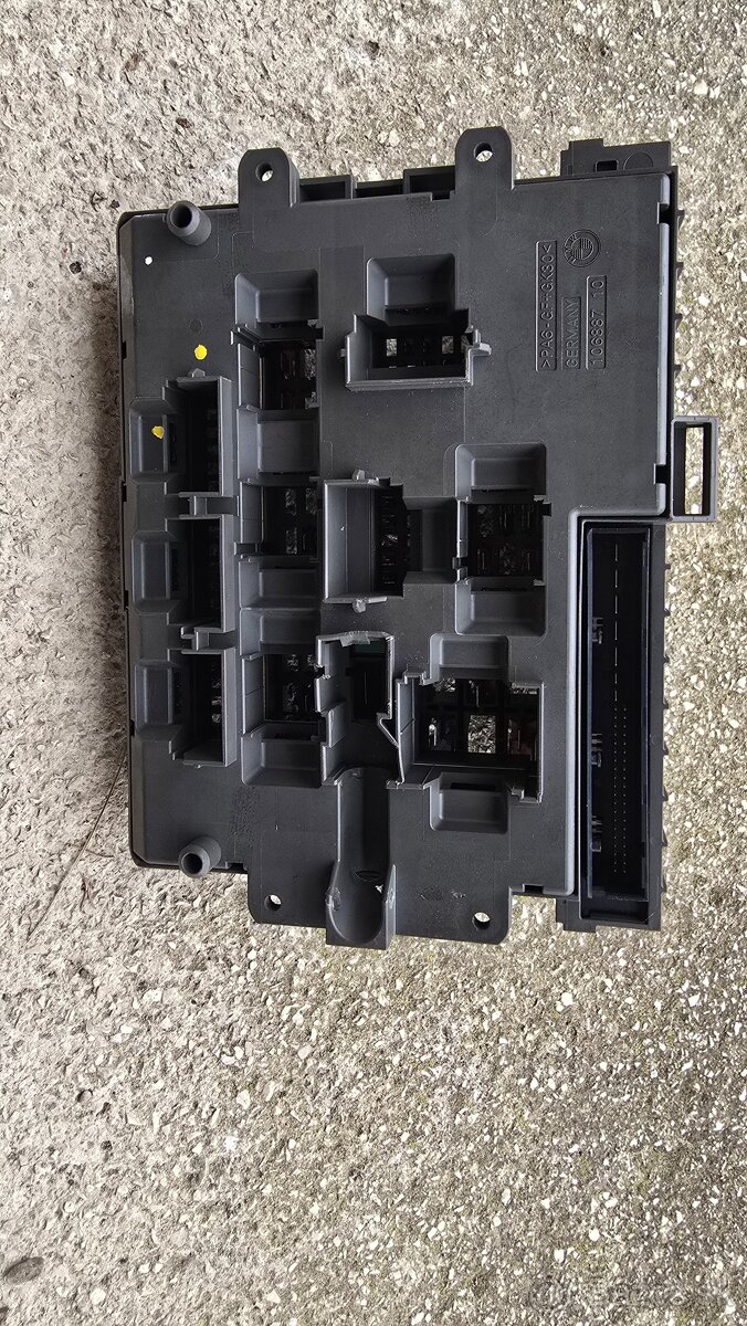 Bmw e90 poistkove skrinky - 2