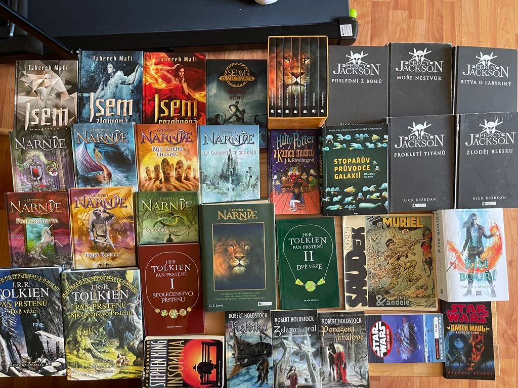 Zaklínač, Akta Illuminae,Trhlinové války,Narnie,Trpaslíci at - 2