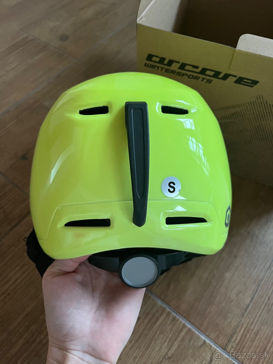 Prilba na korcule a lyze - 2