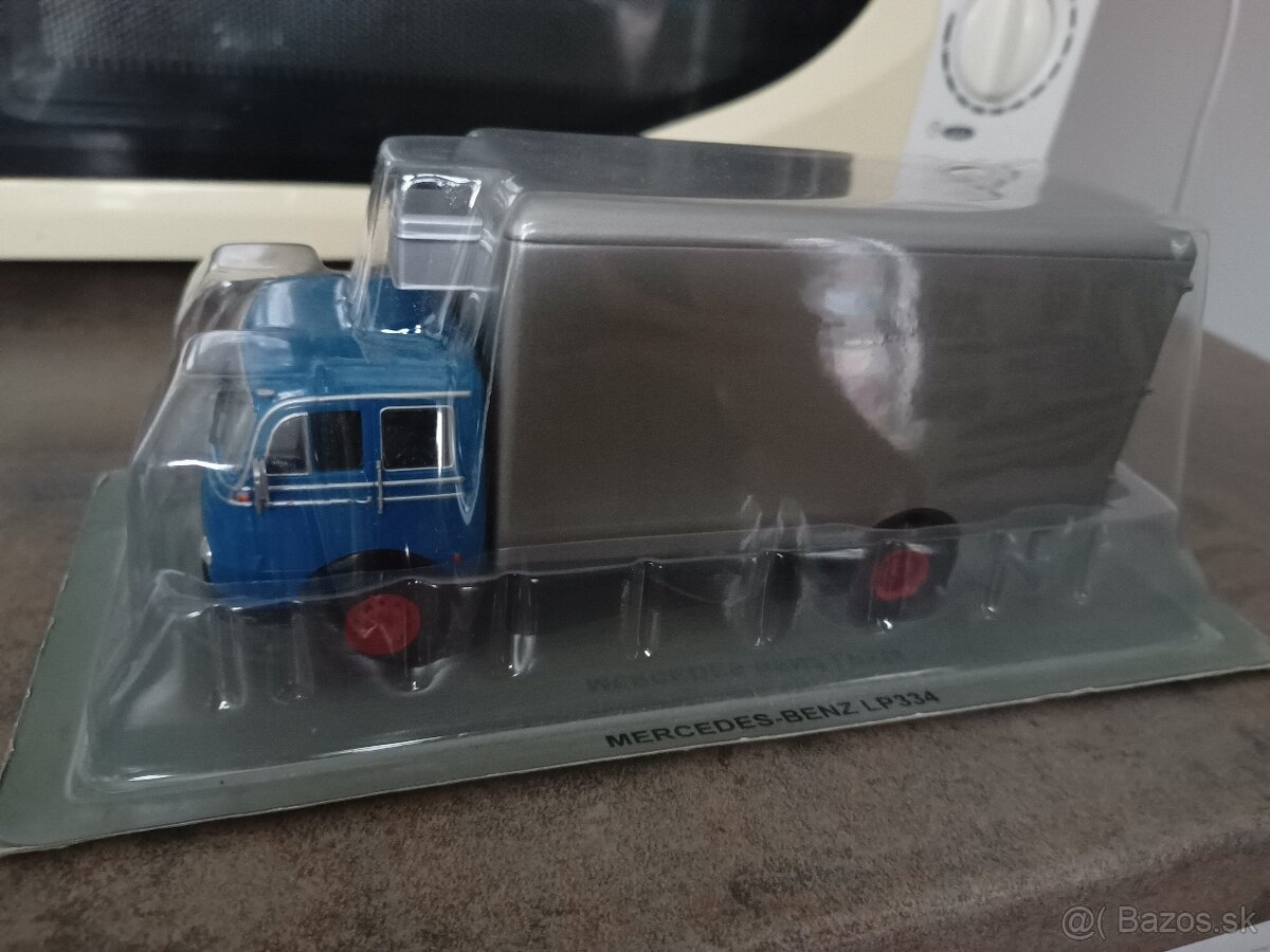 1:43 Mercedes Benz - 2