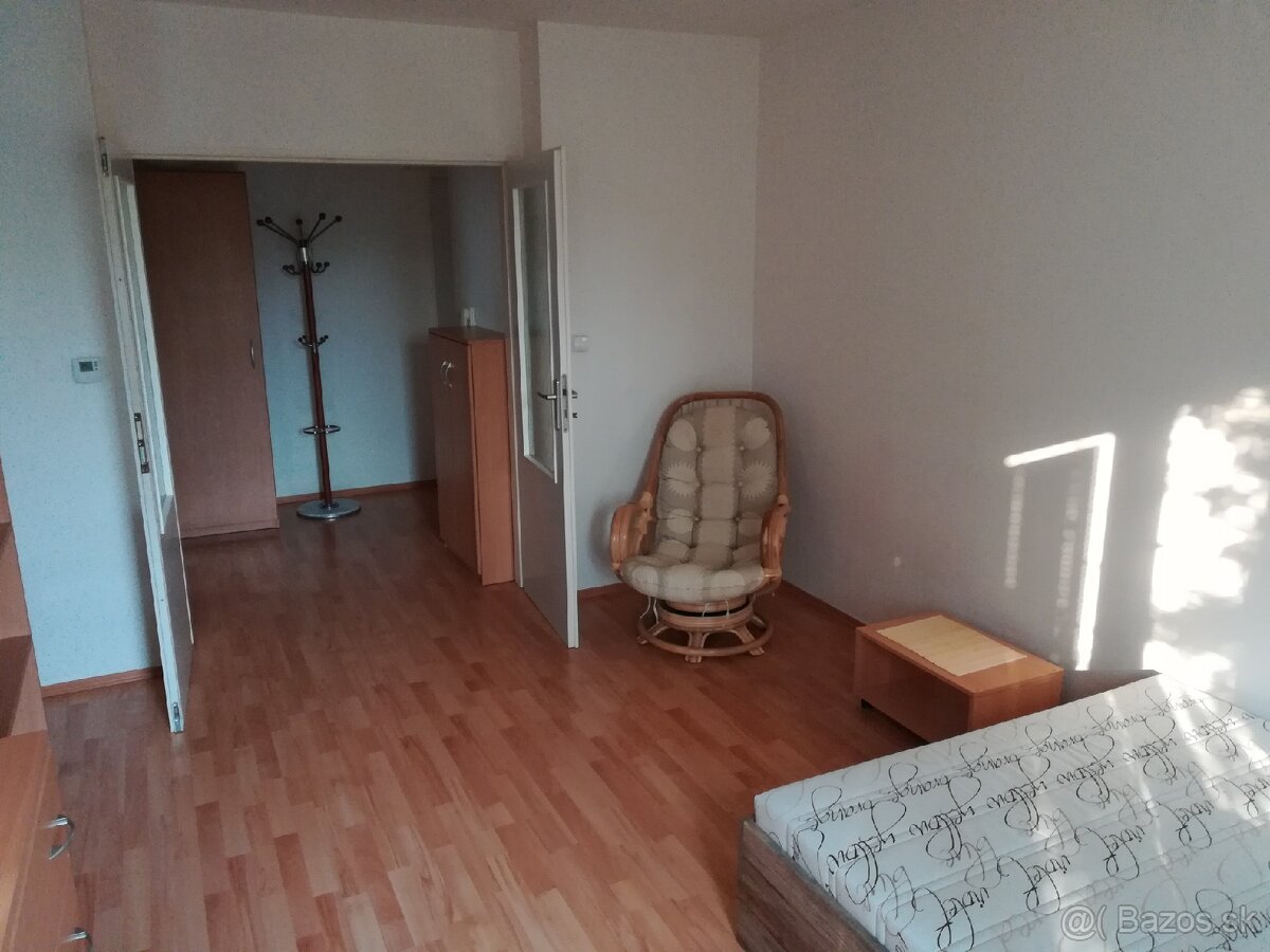 Prenájom 1 izbový byt Nitra - 2