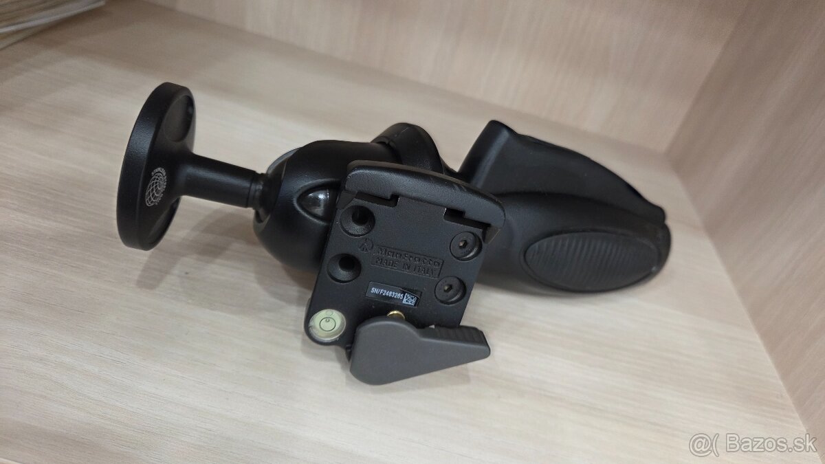 Manfrotto 327RC2 Guľová hlava s "action grip" - 2