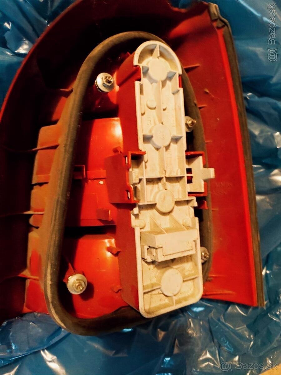 Audi A4 B5 kombi zadné svetlo, stopka - 2