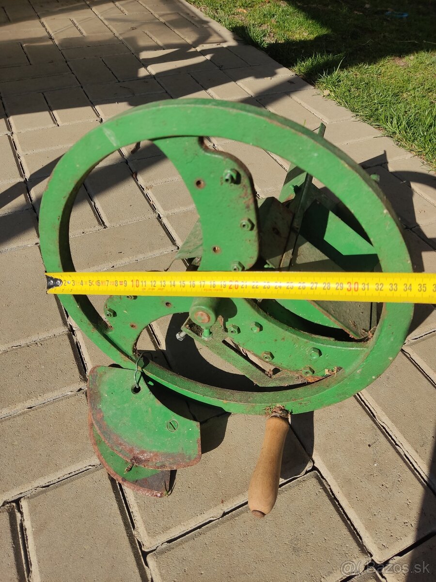 Rezačka trávy a žihľavy, veľká - 2