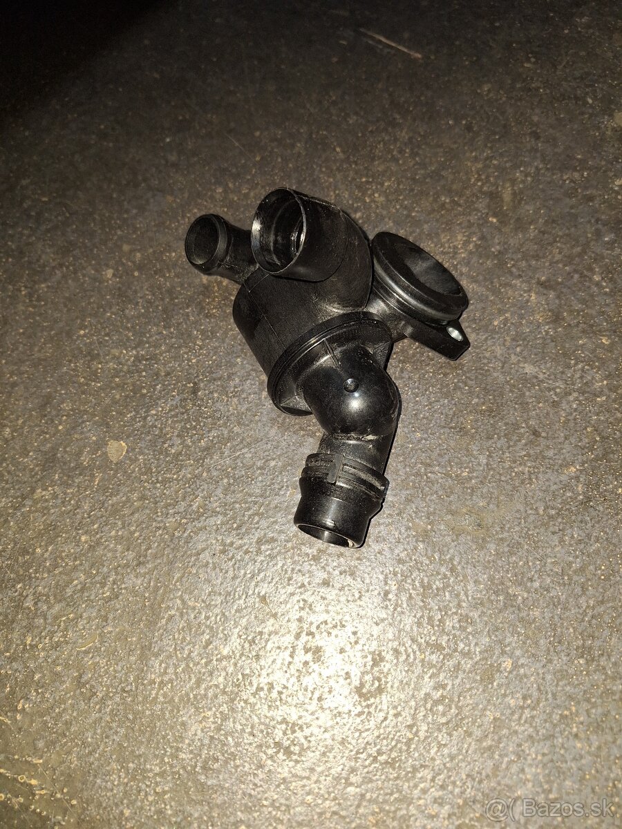 Predám Termostat 03L 121 111 - 2