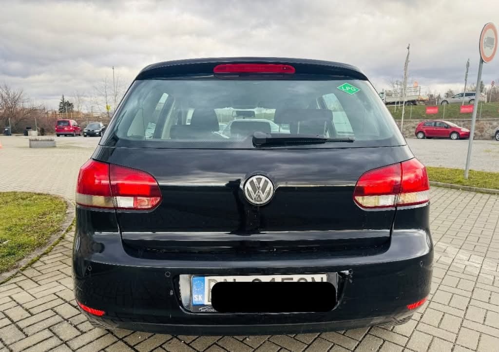Volkswagen Golf 6 Highline Benzín +LPG - 2