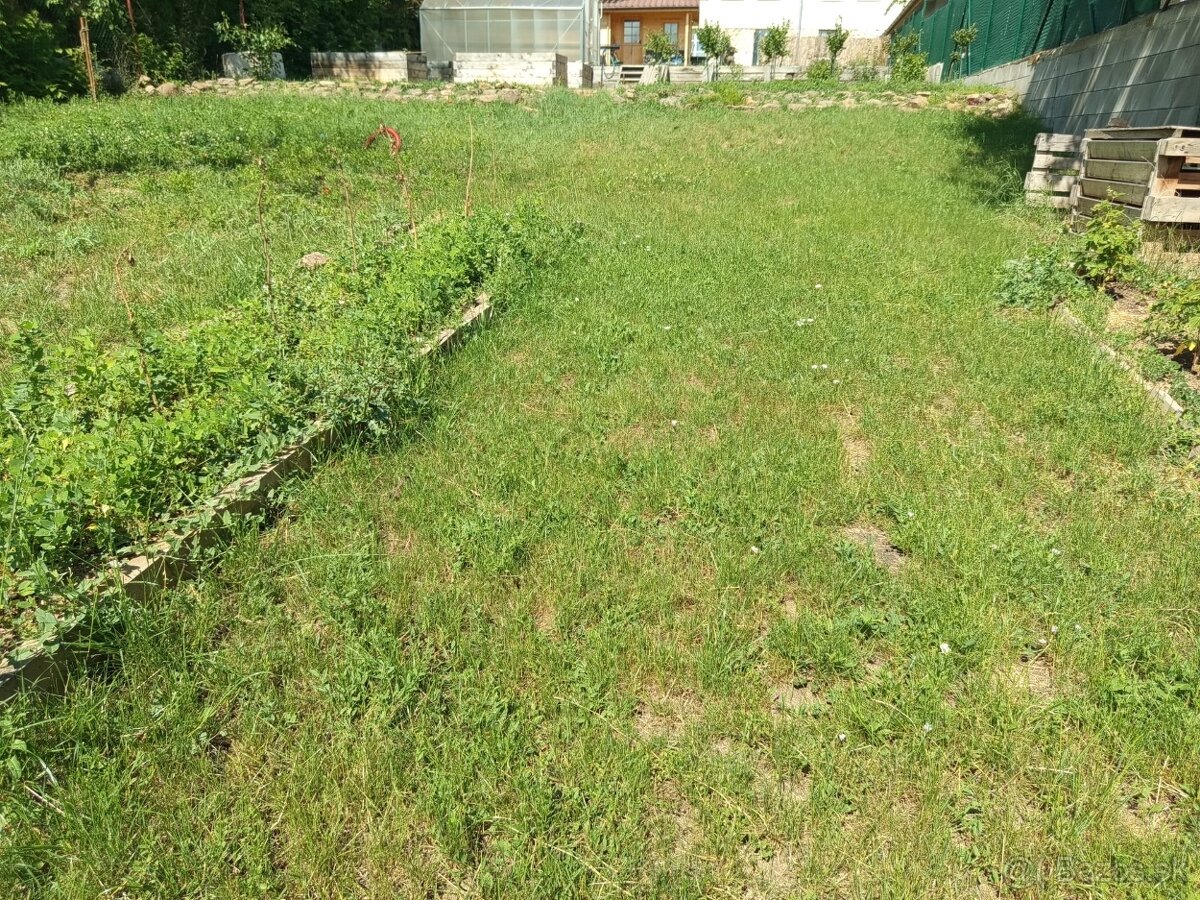 🏡🌿 STAVEBNÝ POZEMOK NA PREDAJ – CENTRUM OBCE LEVICE 🌿🏡 - 2