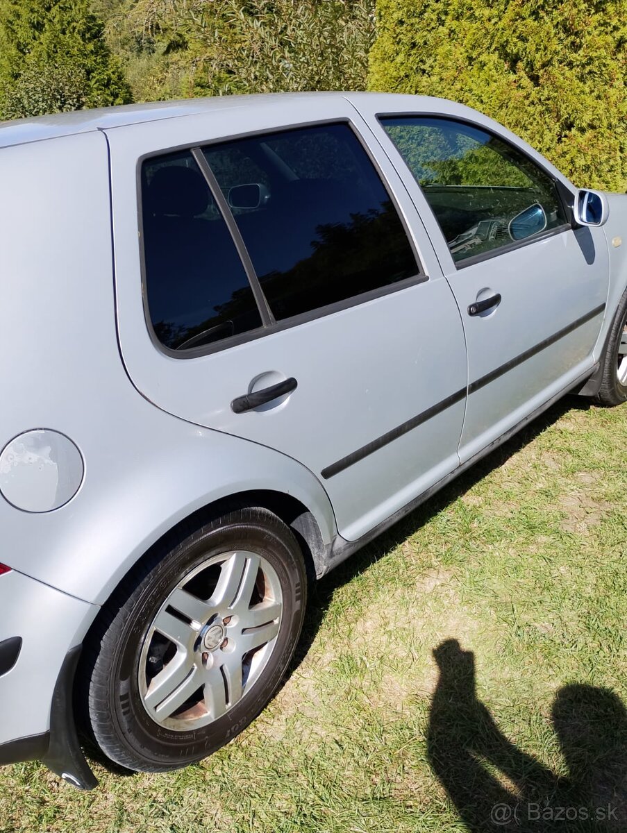 Volkswagen golf 1.6, r.2000 - 2