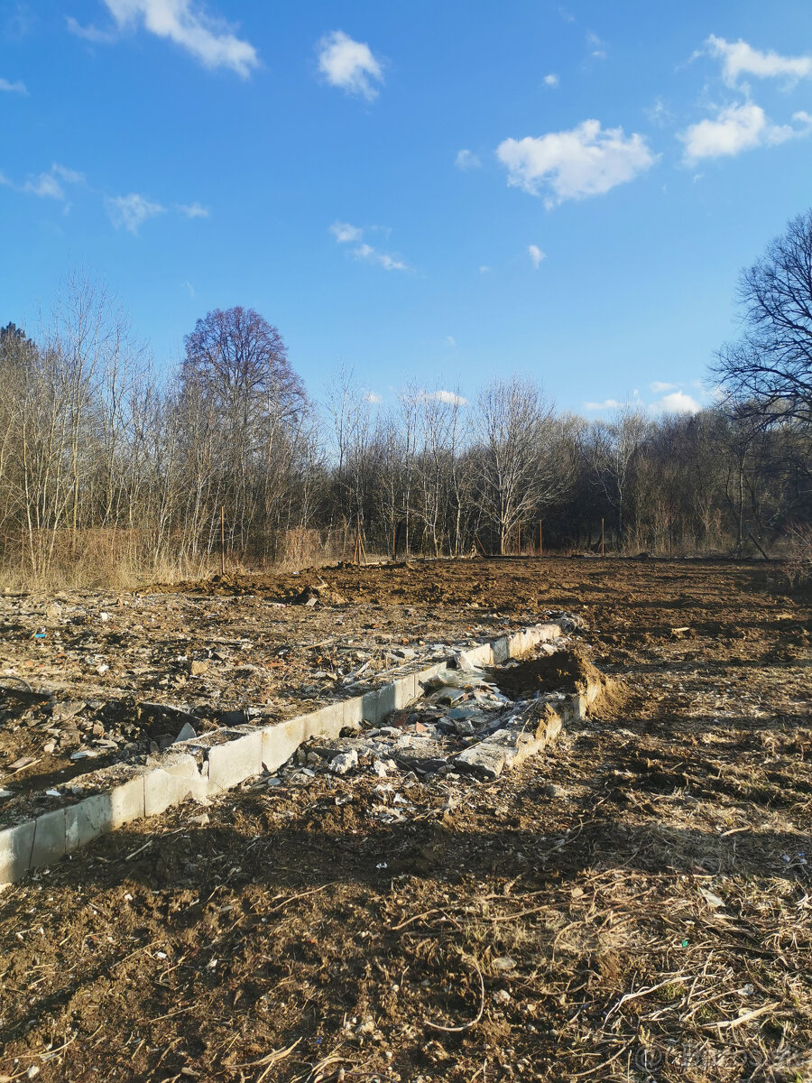 STAVEBNÝ POZEMOK PRI POTOKU 885m2 KOSTOLNÉ - 2