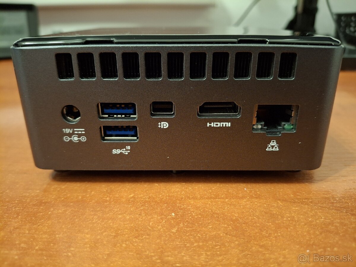 Intel NUC8IN - 2
