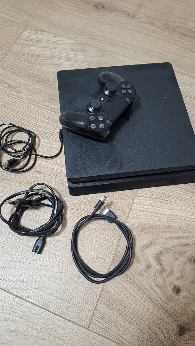 PlayStation 4 Slim - 2