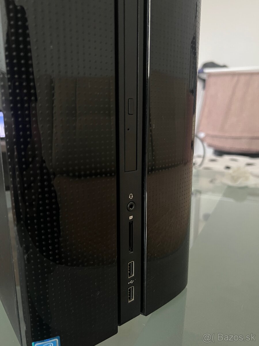 Starší stolný počítač HP - 2