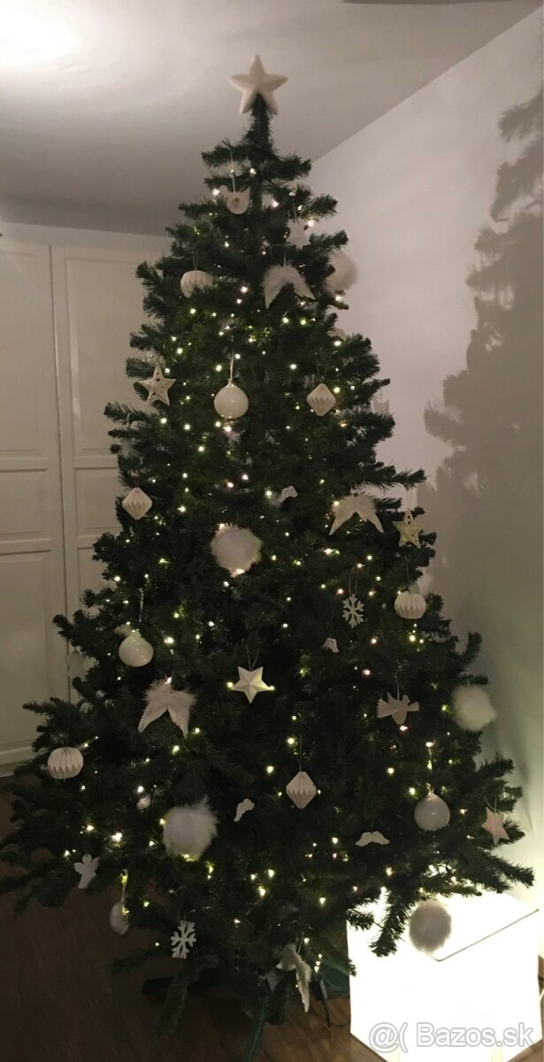 Umelý vianočný stromcek - 2