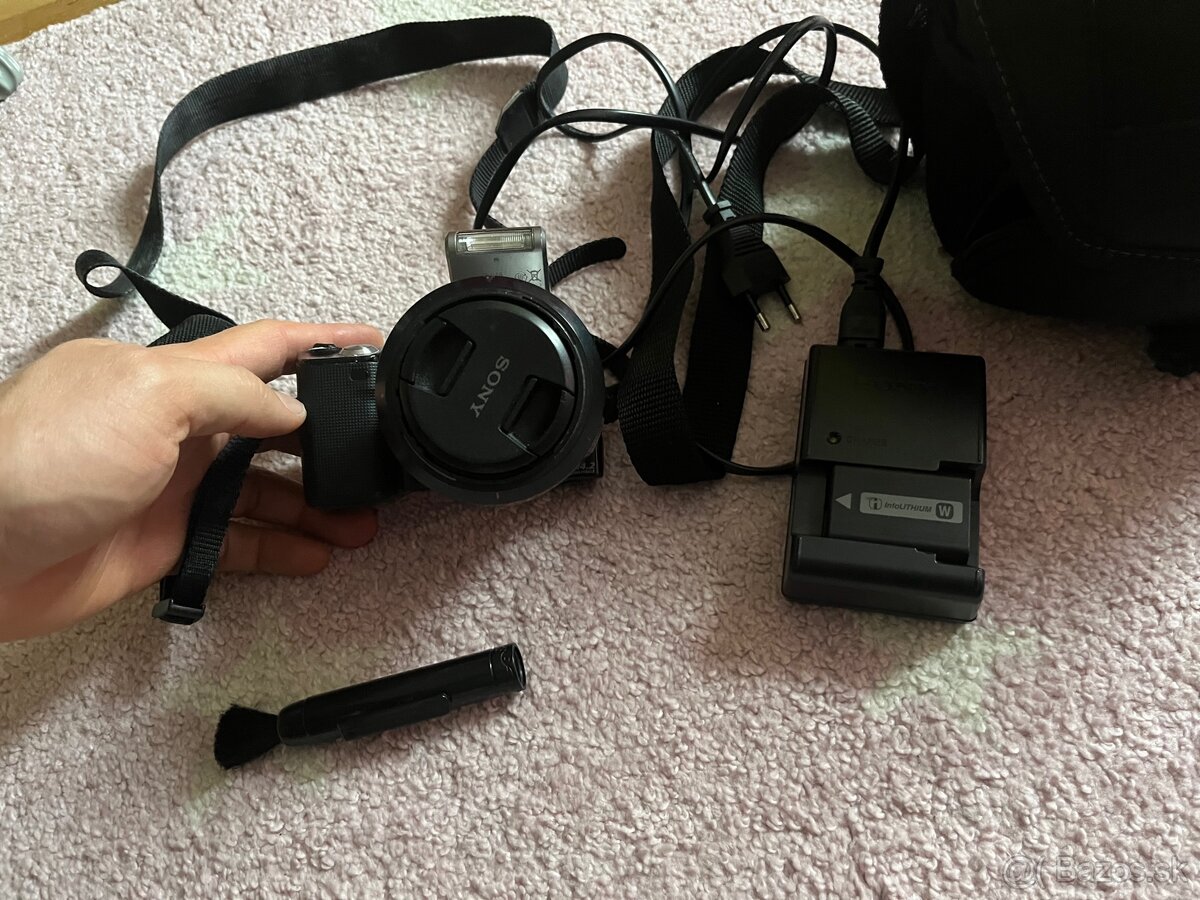 Sony Alpha NEX-5, 18-55 mm f/3.5-5.6 OSS f/3.5-5.6 - 2