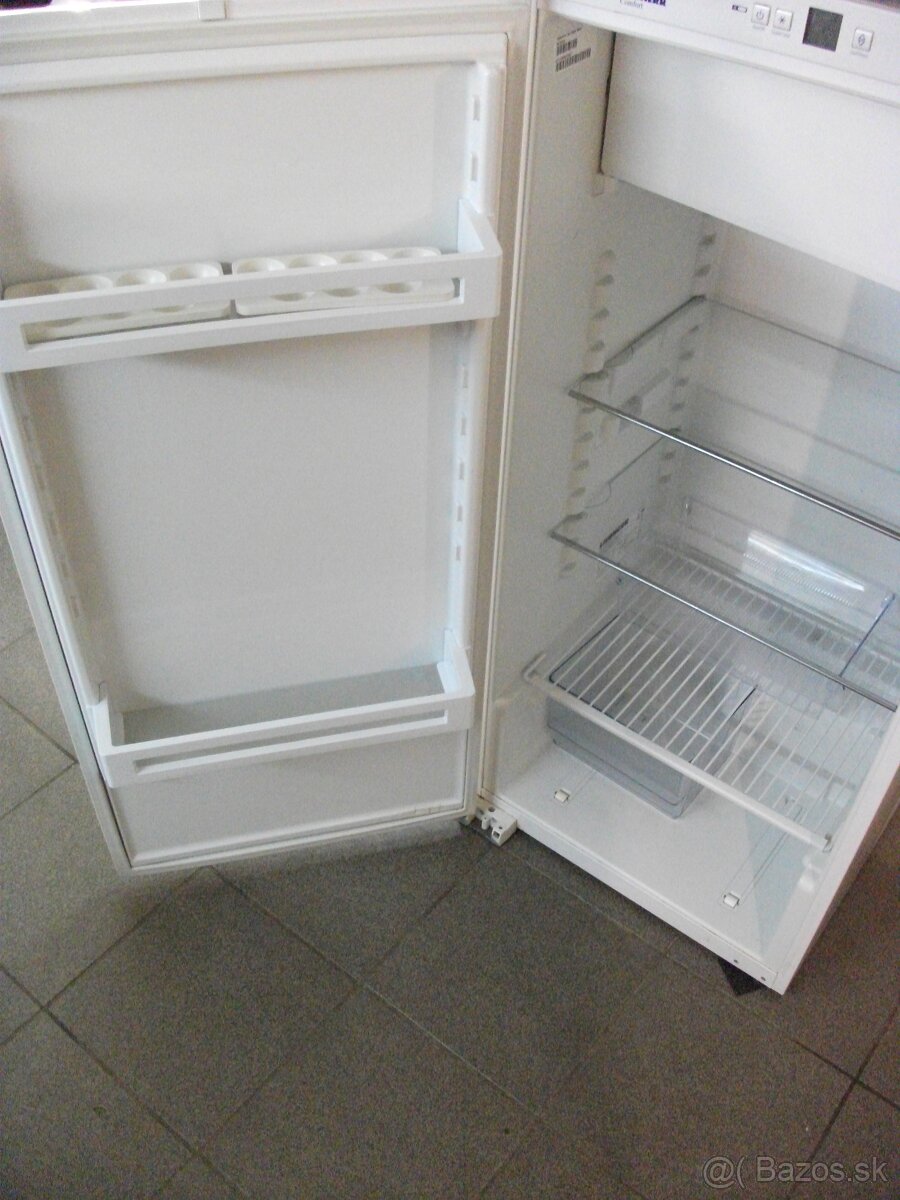 Pekná,zachovalá chladnička s mrazákom zn.LIEBHERR. - 2