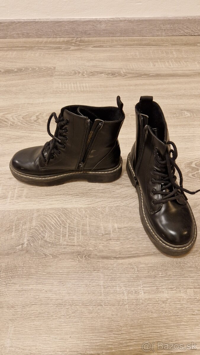 Predám detské čierne čižmičky - 2