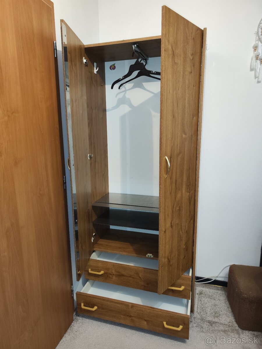 Hnedé skrine z obývacej miestnosti - 2