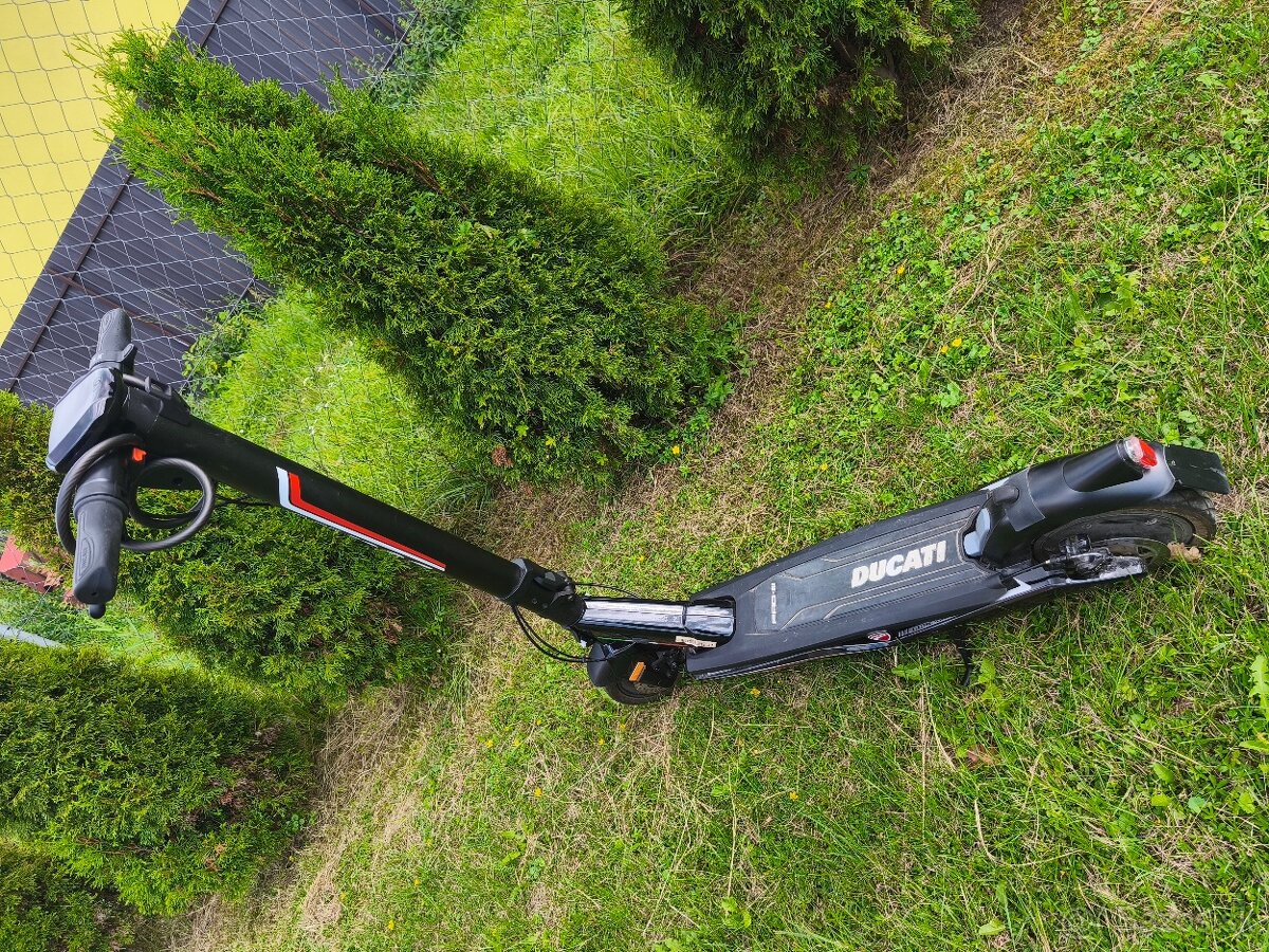 Kolobežka Ducati Pro III - 2