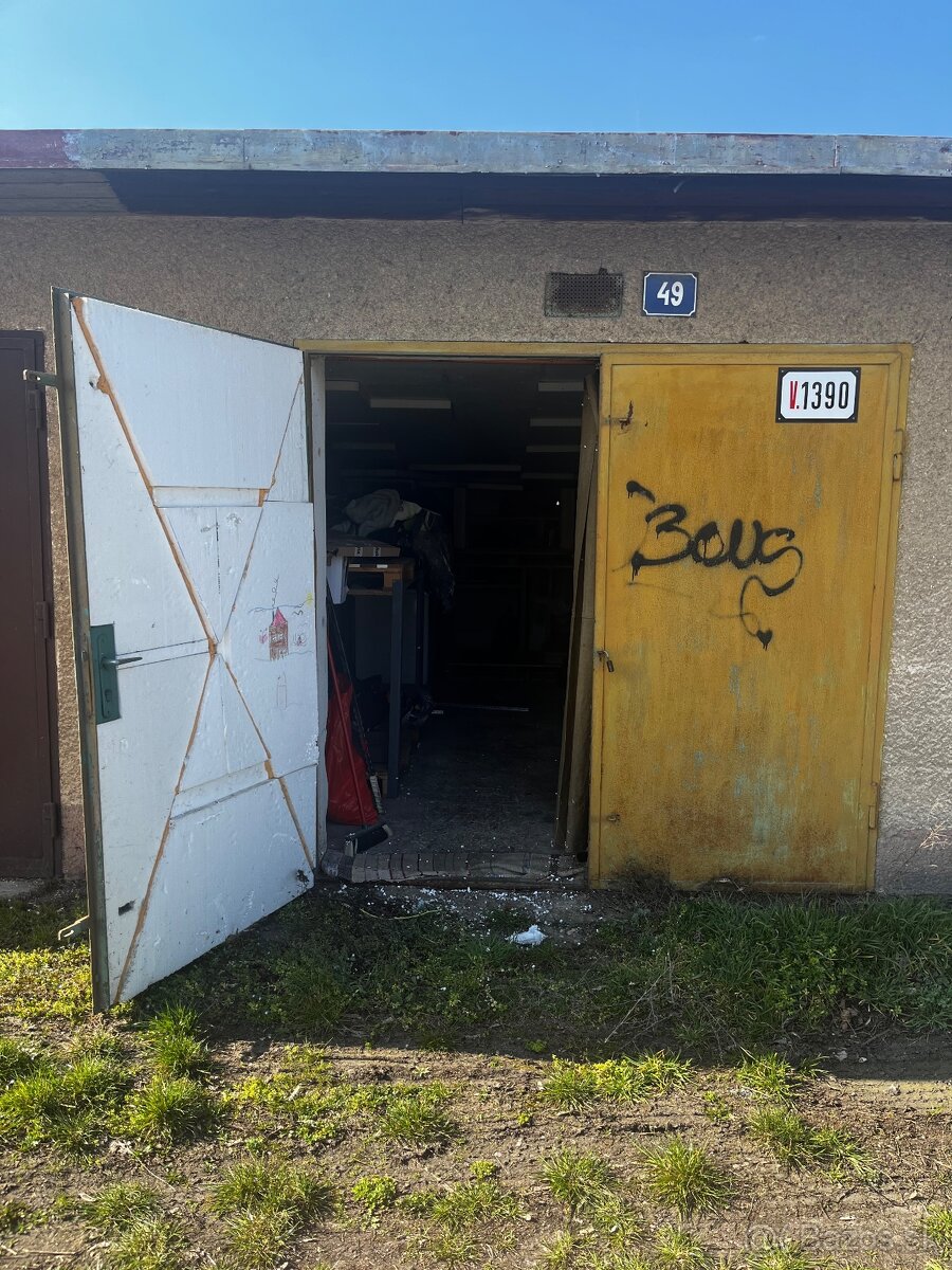 Garáž na Ľudovíta Stárku, Trenčín - 2