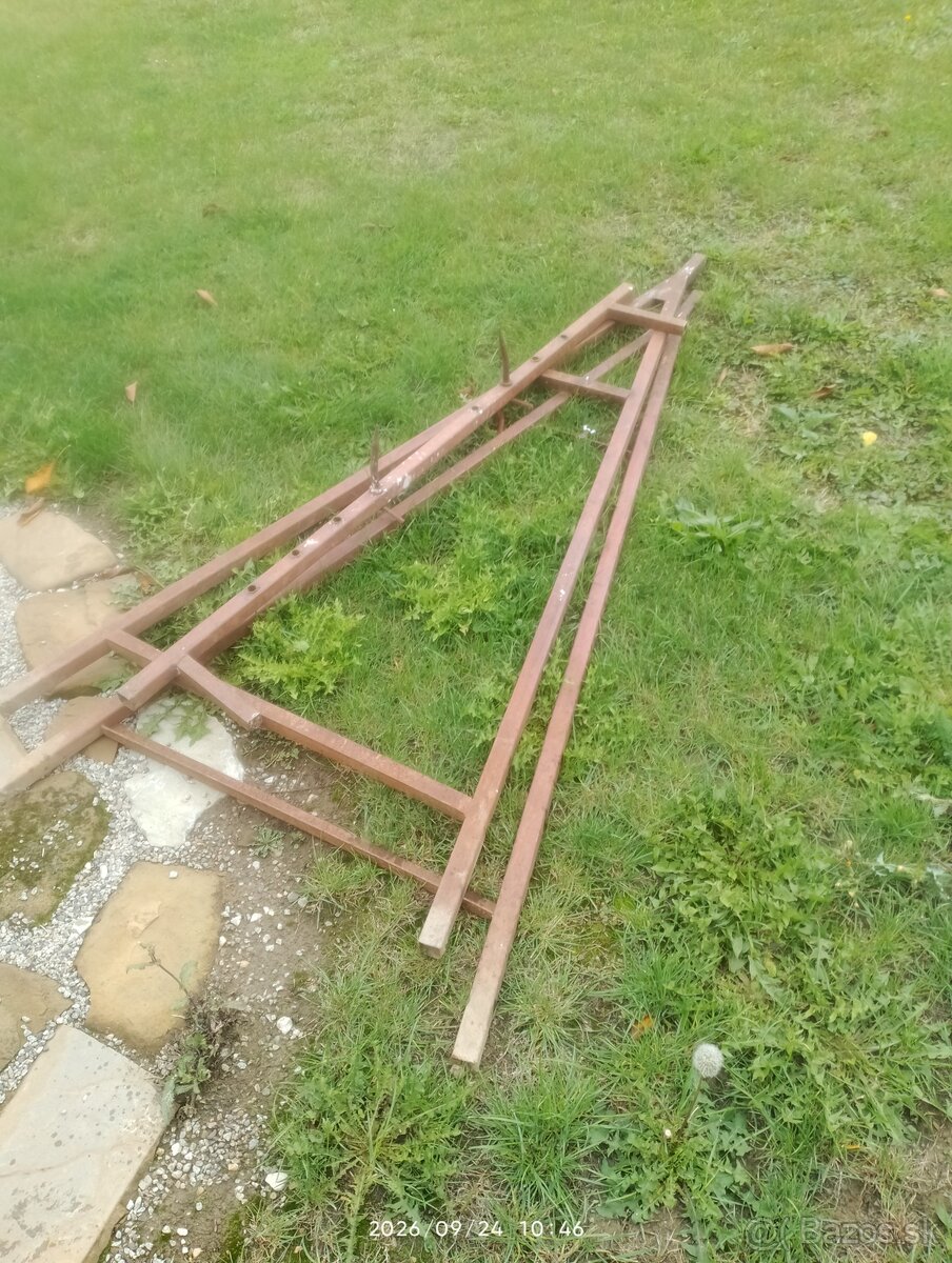 Trojnožka na zabíjačku - 2