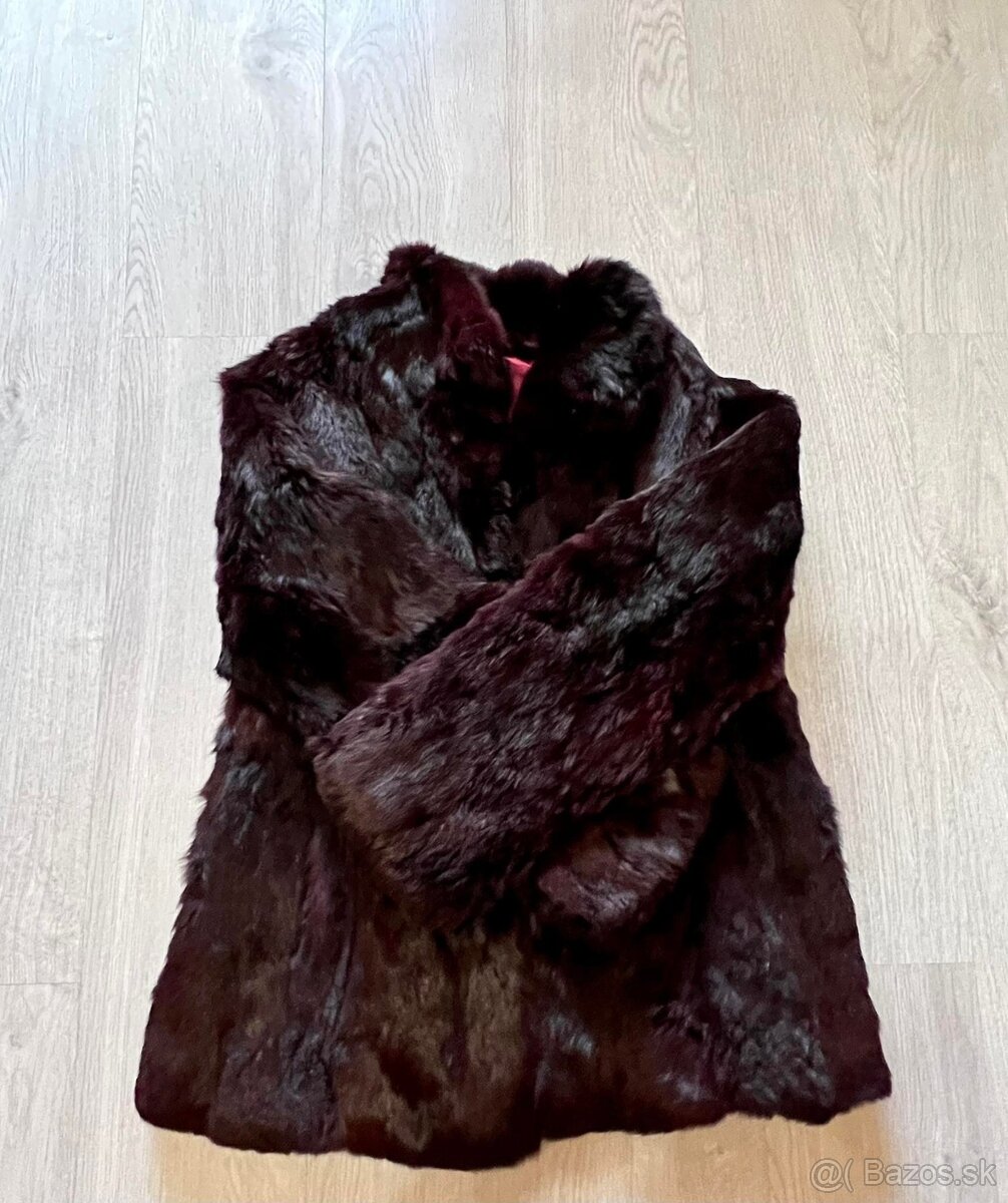 pravy kozusinovy kabat-kozuch v burgundy farbe - 2