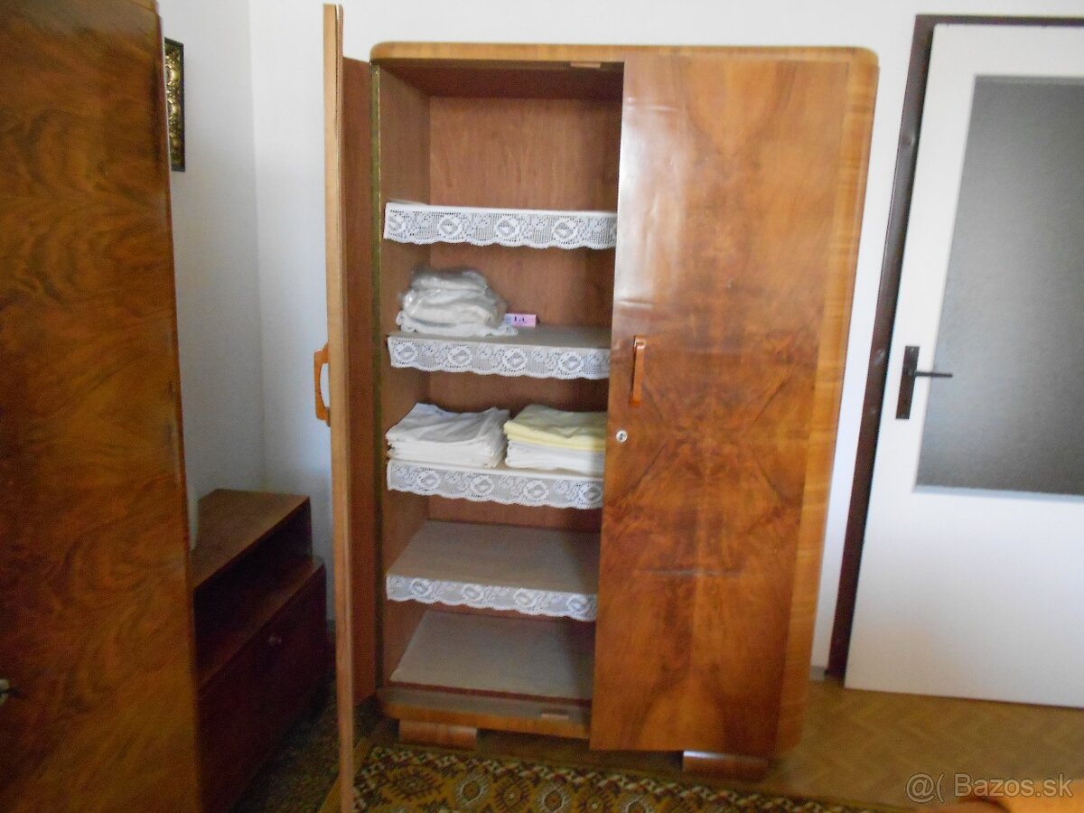 Starozitna skrina - 2