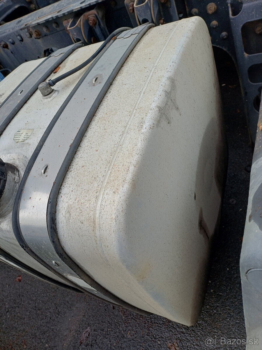 MAN TGA TGX TGS přídavná nádrž - 2