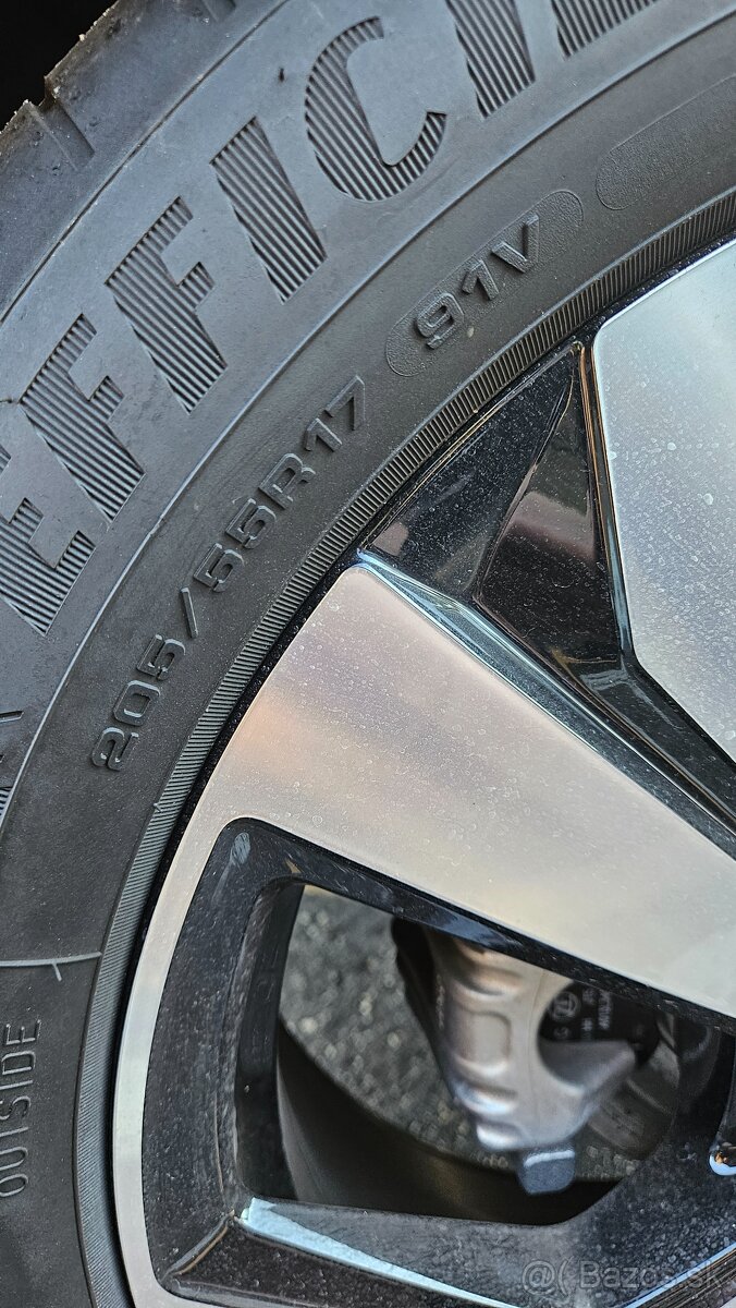 Goodyear Efficient Grip Performance 205 55 R17 letné pneu - 2