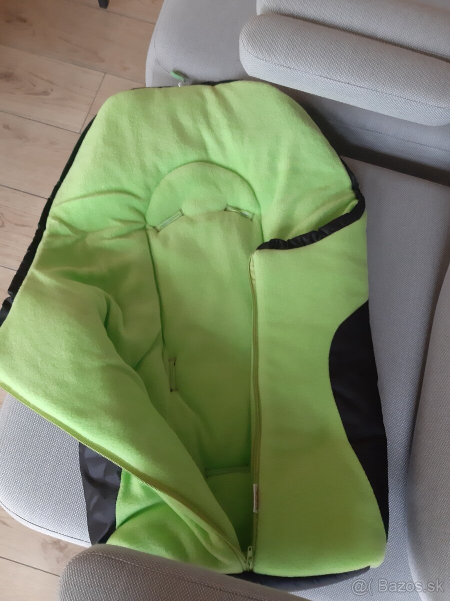 Zelený fusak do autosedačky - 2