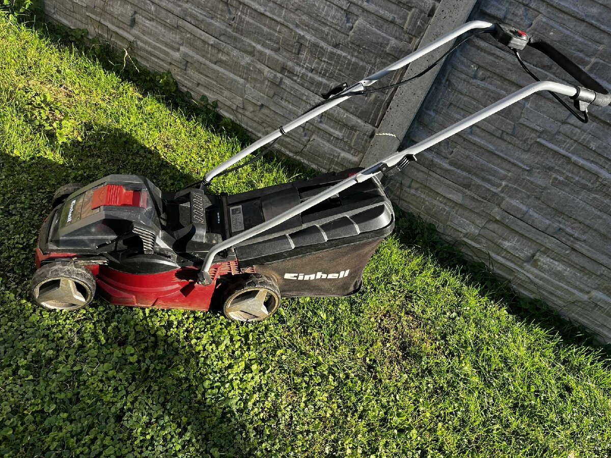 Kosačka Einhell plus baterie a nabíjačky - 2