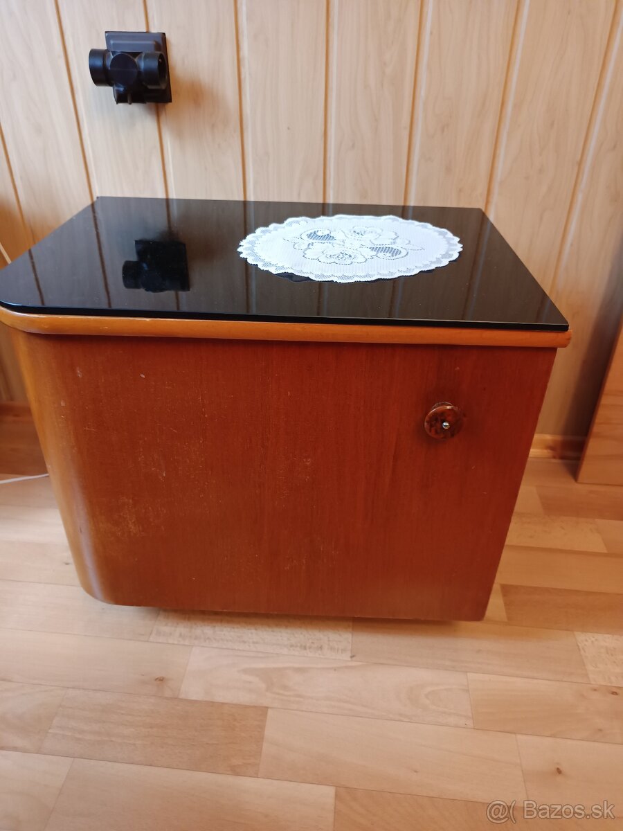 zrkadlo a stolíky - 2