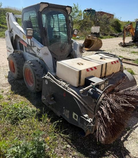 Šmyk. Nakladač Bobcat S 530 - 2