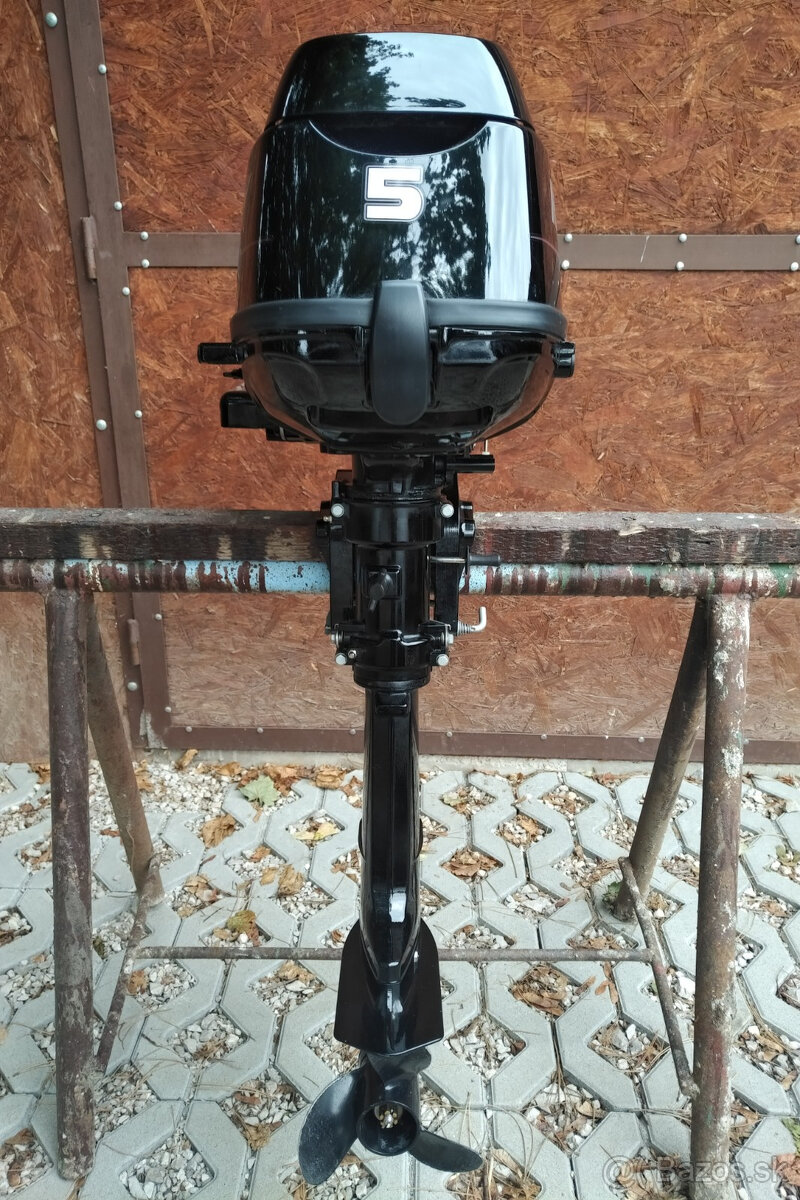 Lodný motor Mercury 5HP riadenie kormidlom - 2