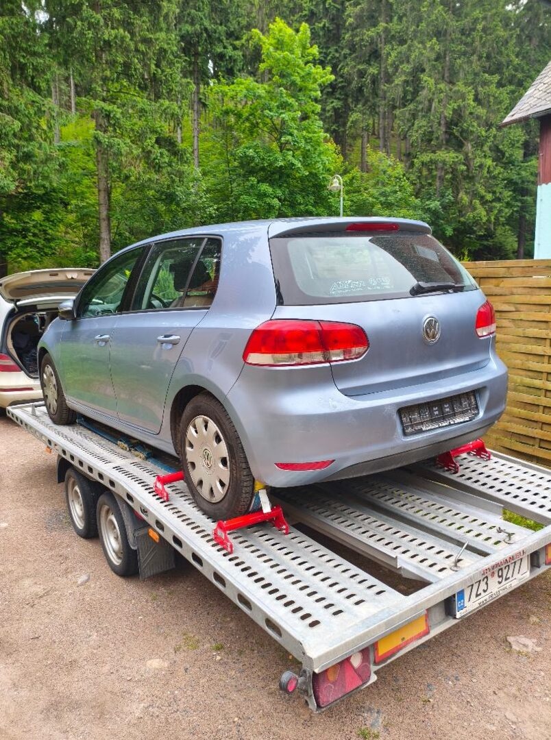 Volkswagen Golf 1.4 MPI benzín - 2