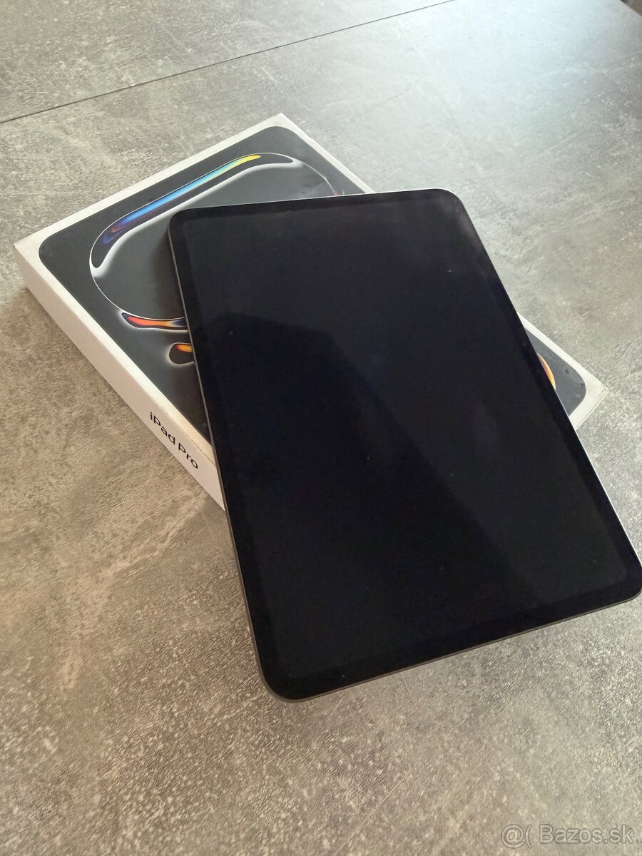 Apple iPad Pro 11” (2024) – 256 GB, Space Black - 2