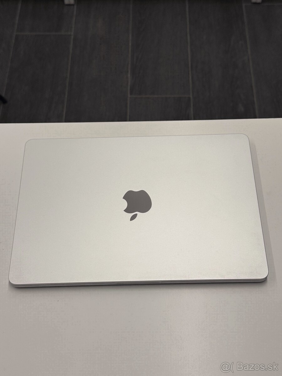  Apple MacBook Air M3 2024 / 16GB / 512GB - 2